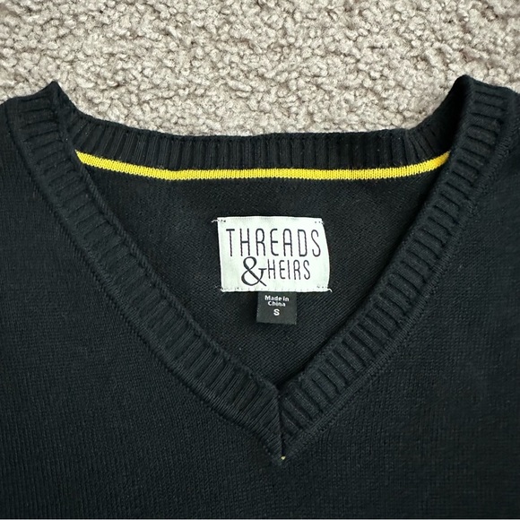 Threads & Heirs Sweater Mens Size S Knit V Neck Black - Picture 11 of 12